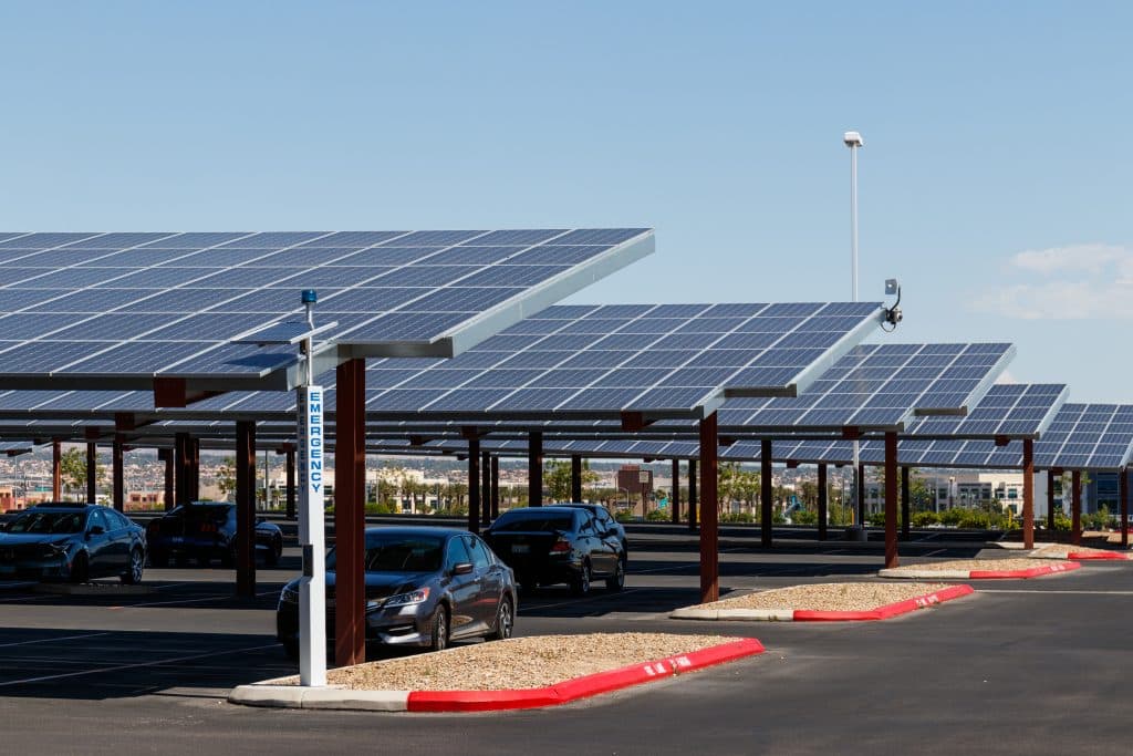 Obligation d'installer des ombrières photovoltaïques sur les parkings